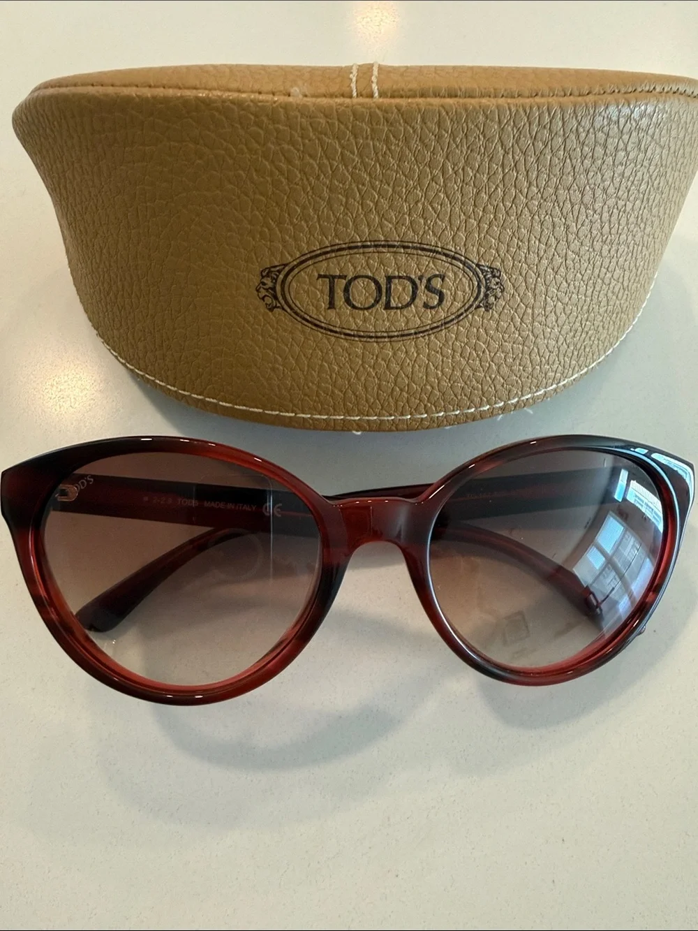 TOD'S Red Cat-Eye Sunglasses with Gradient Lenses